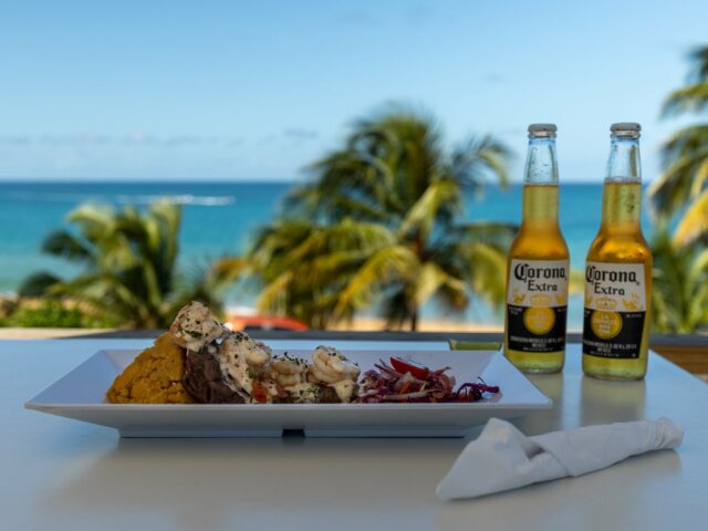 Contra Viento y Marea Restaurant and Beach Bar Pi√±ones 1