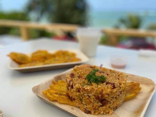Contra Viento y Marea Restaurant and Beach Bar Pi√±ones 2