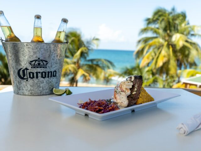Contra Viento y Marea Restaurant and Beach Bar Pi√±ones 5